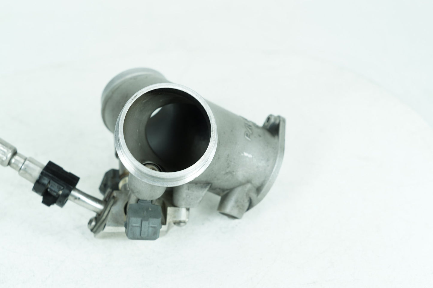 1999 - 2006 Harley-Davidson Touring Road King  Intake Manifold Thermostat Housing 27630-01