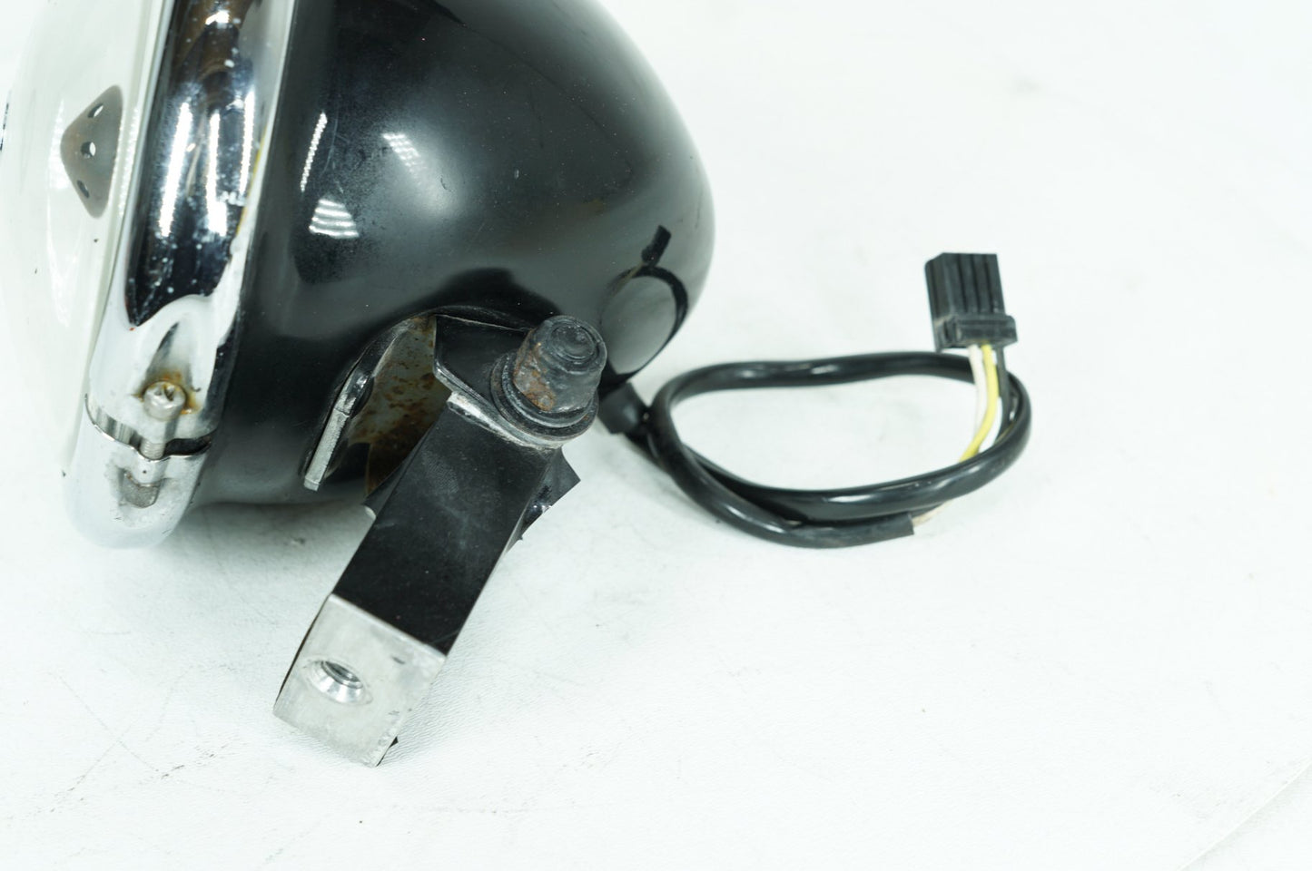 2007 - 2017 Harley-Davidson Dyna Wide Glide Headlight Headlamp Head Light Halogen  	68787-10