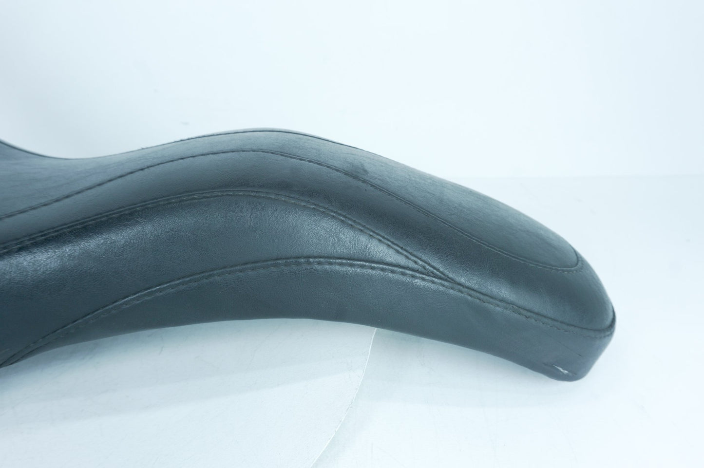 1999 - 2006 Harley-Davidson Softail Night Train Passenger Rider Driver Seat Saddle MUSTANG