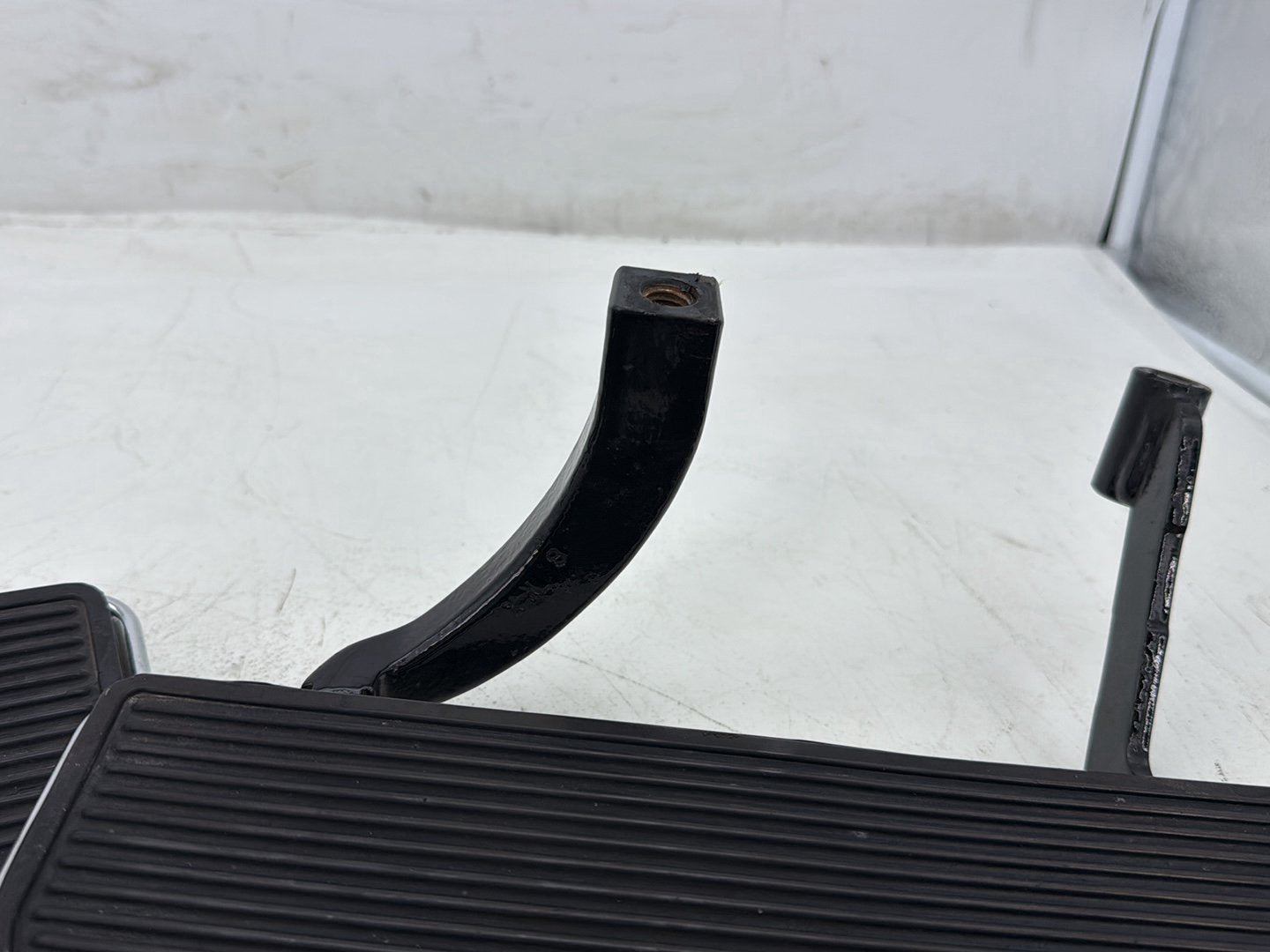 2007 Harley Electra Glide Touring Left Right Driver &amp; Pass Floorboard Foot Rest