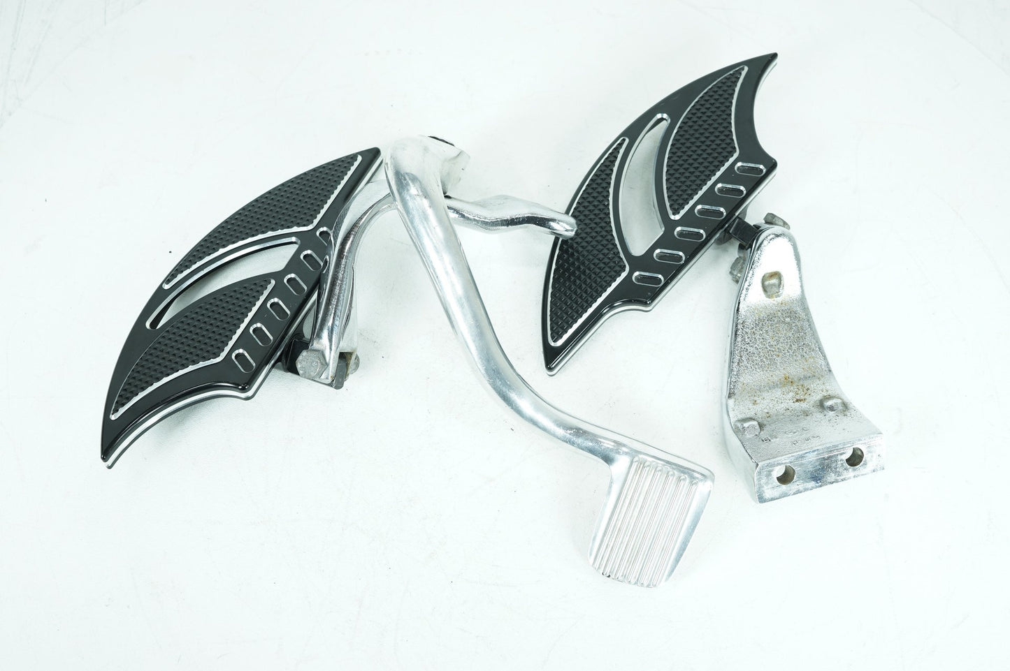 1999 - 2006 Harley-Davidson Dyna Street Bob Left & Right Driver Step Foot Rest Pegs 50639-90A