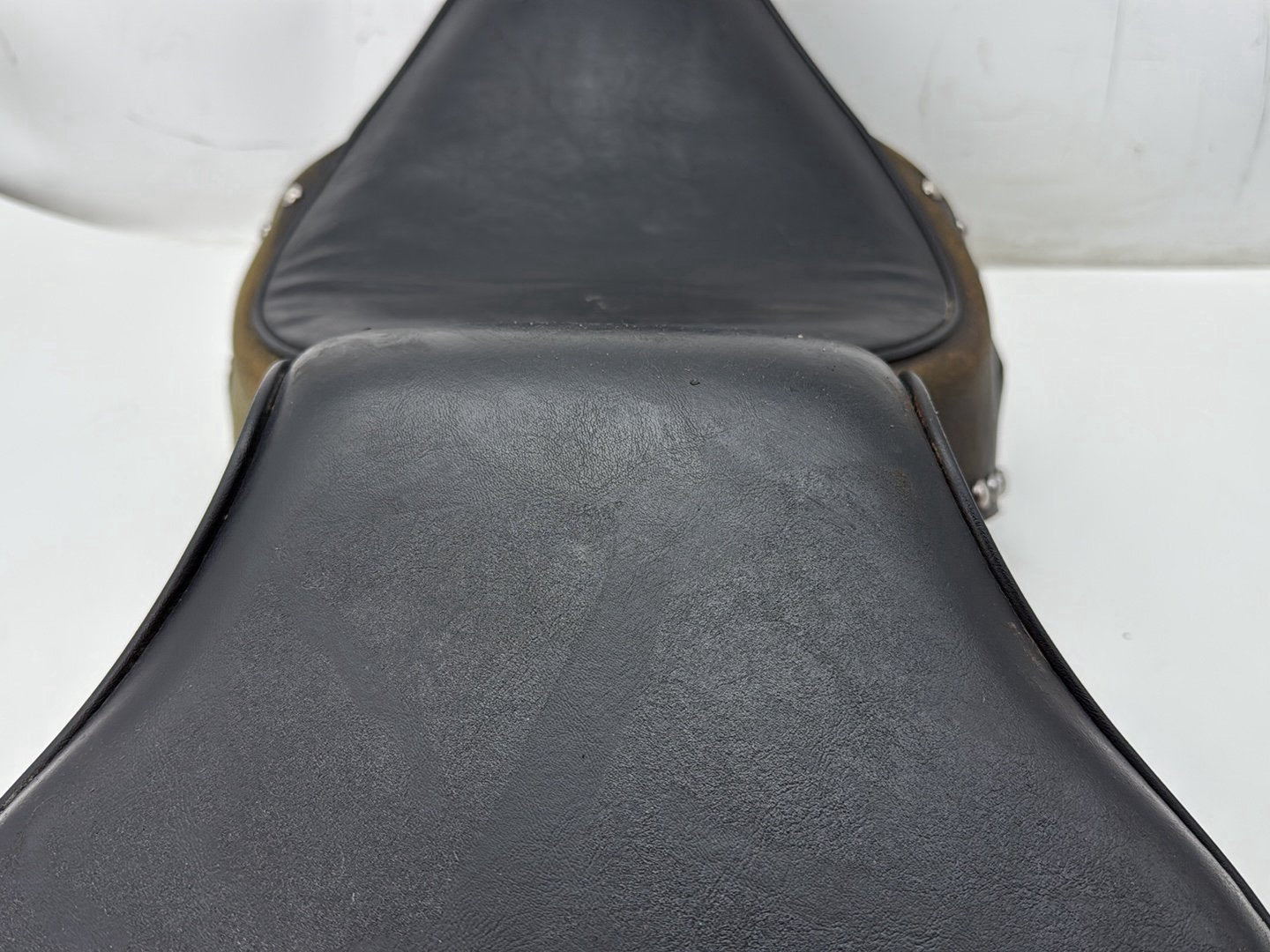 1991 Harley Heritage Softail Classic FLSTC OEM Passenger Rider Driver Seat Saddle