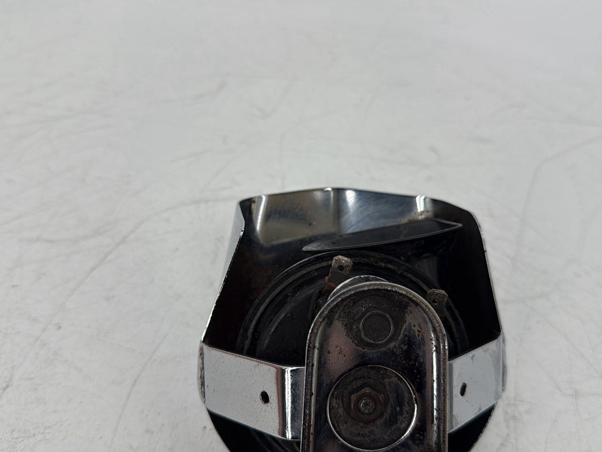 2006 Harley Touring FLHRI Road King OEM Horn Signal Klaxon Chrome Cover
