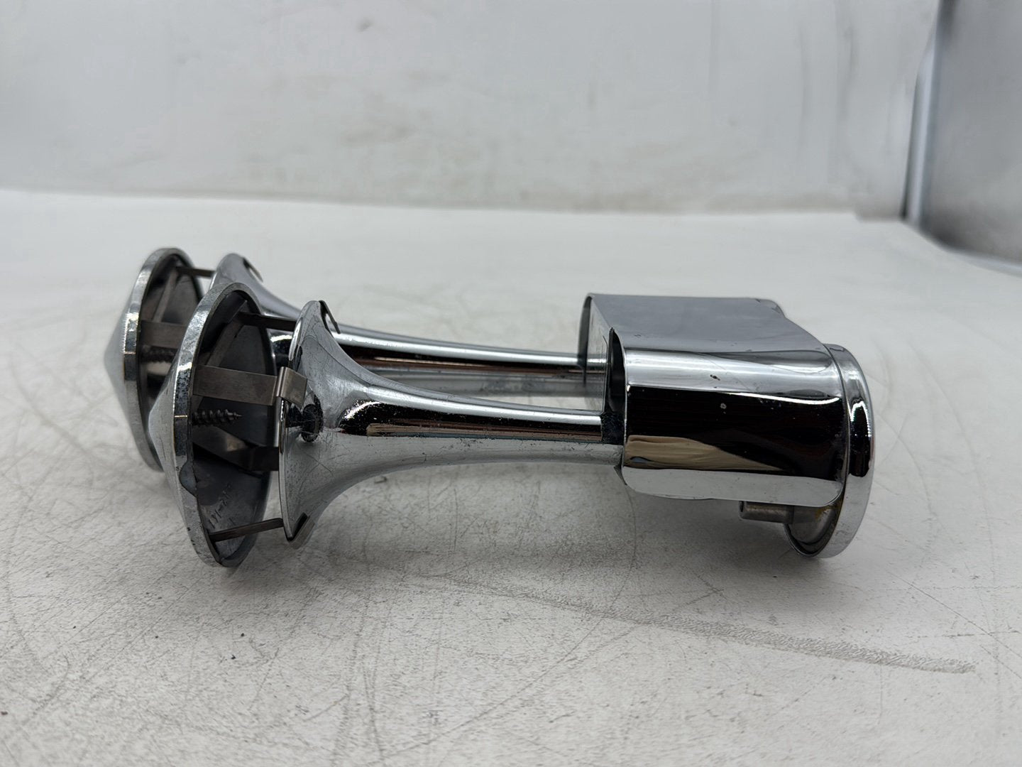 2005 Harley Electra Glide Touring Ultra FLHTCUI OEM Signal Horn Klaxon Beep