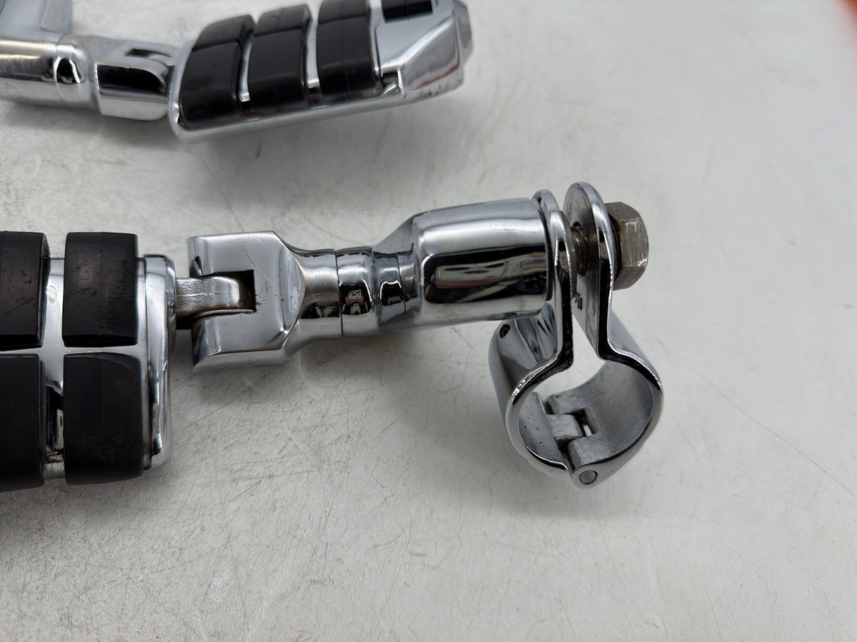 01 Harley Heritage Softail Front Right Left Highway Foot Pegs Kuryakyn 7993