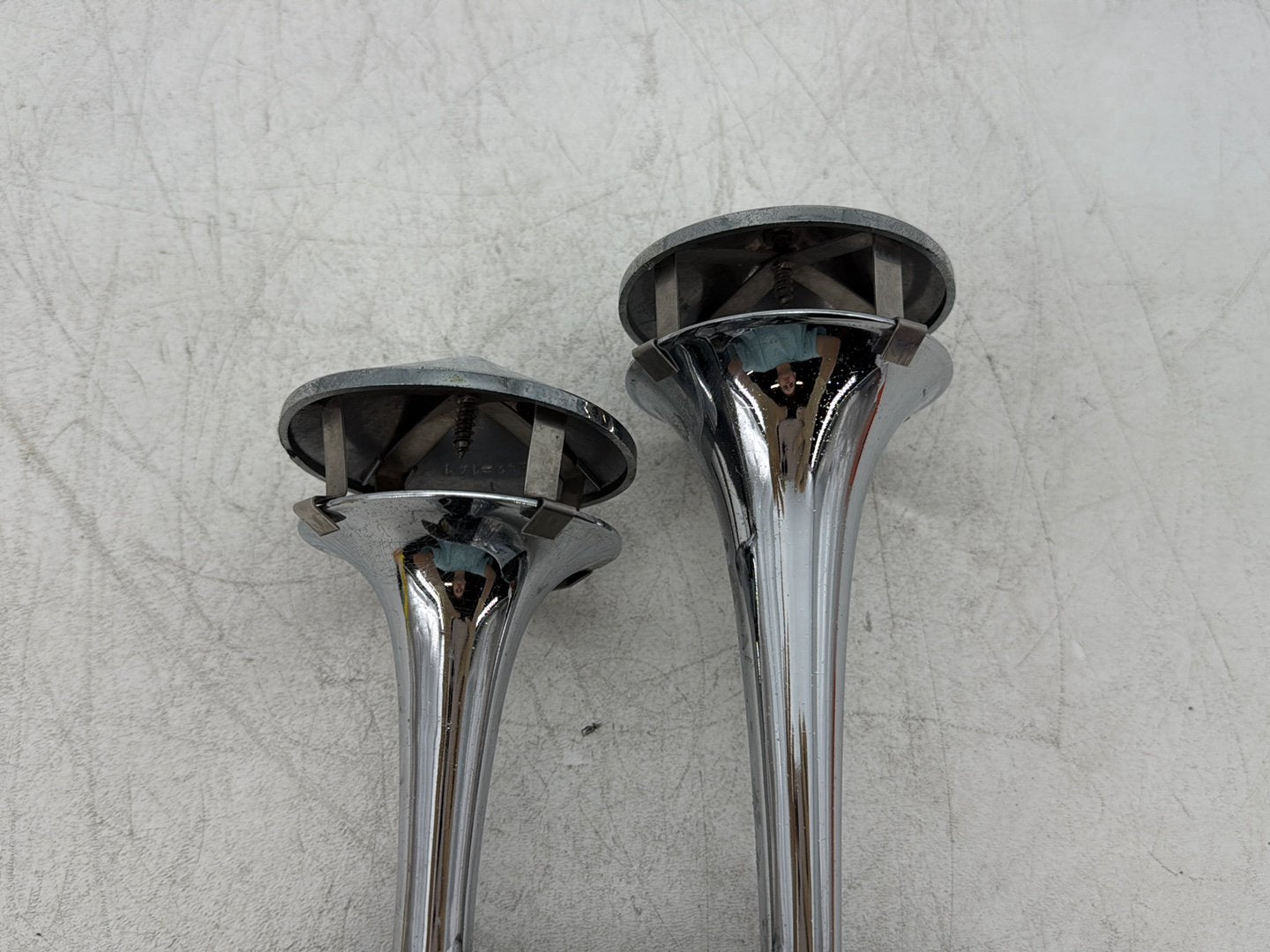 2005 Harley Electra Glide Touring Ultra FLHTCUI OEM Signal Horn Klaxon Beep