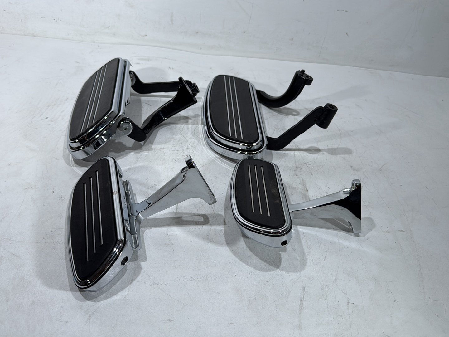 2010 Harley Street Glide Touring FLHX OEM Left Right Driver & Pass Floorboard Foot Rest