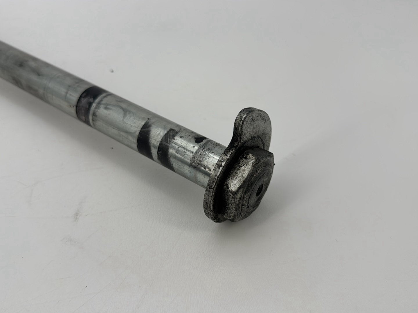 2007 - 2012 Harley-Davidson Touring Road Glide Rear Wheel Axle Bolt Shaft 	41056-09