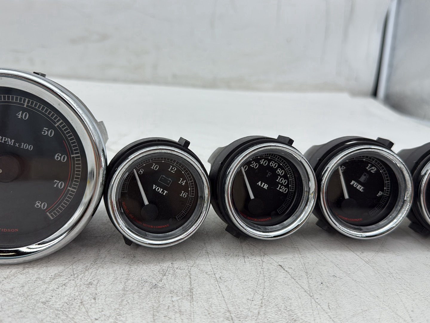 2005 Harley Electra Glide Touring Ultra FLHTCUI OEM Air Oil Volt Fuel Tacho Speedo Gauges
