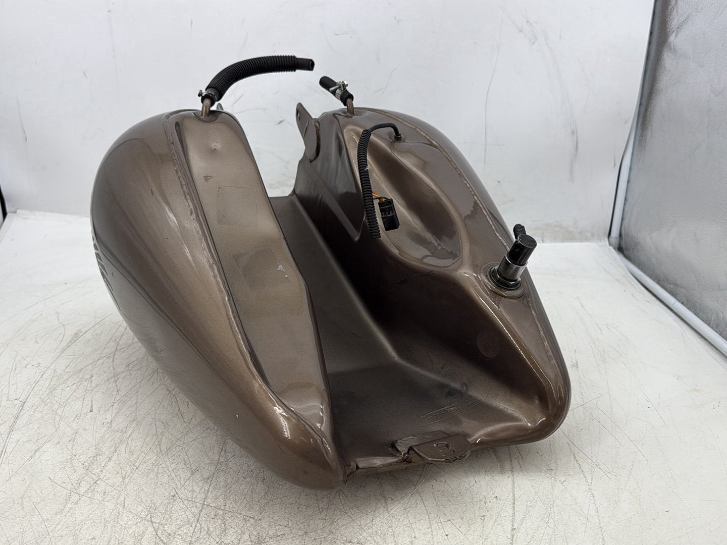 2004 Harley Road King Touring Custom FLHRSI OEM Fuel Gas Tank Gasoline Reservoir