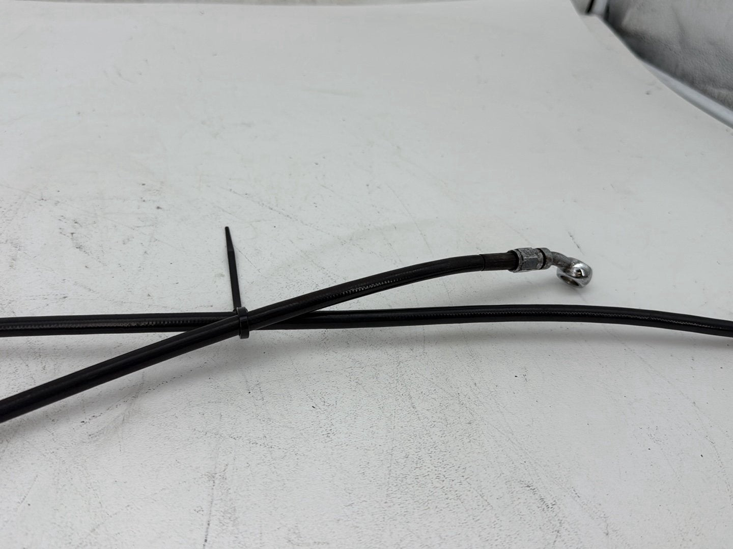 2006 Harley Dyna FXDWGI Wide Glide OEM Front Brake Hose Line Pipe
