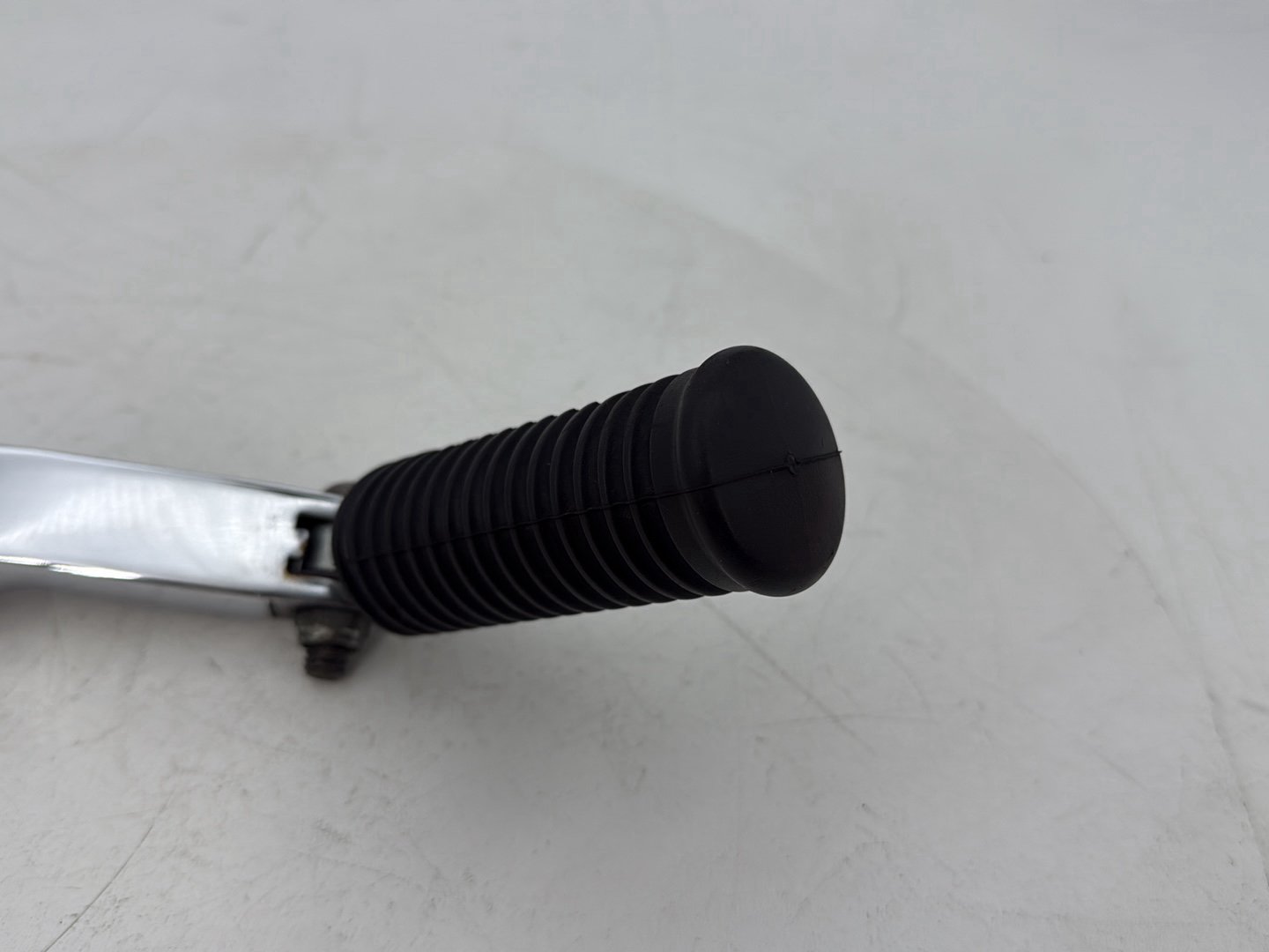 2007 - 2012 Harley-Davidson Dyna Super Glide Rear Passenger 1 Foot Peg Step Rest  	49224-06A