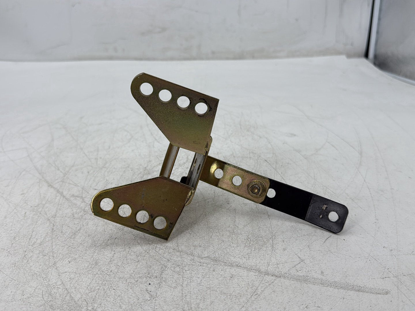 2005 Harley Electra Glide Touring Ultra FLHTCUI OEM Driver Rider Backrest Bracket Mount 52589-09A