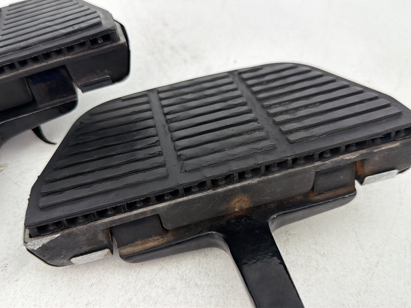 1984 - 1998 Harley-Davidson Touring Electra Glide Classic Left & Right Passenger Floorboard Foot Rest