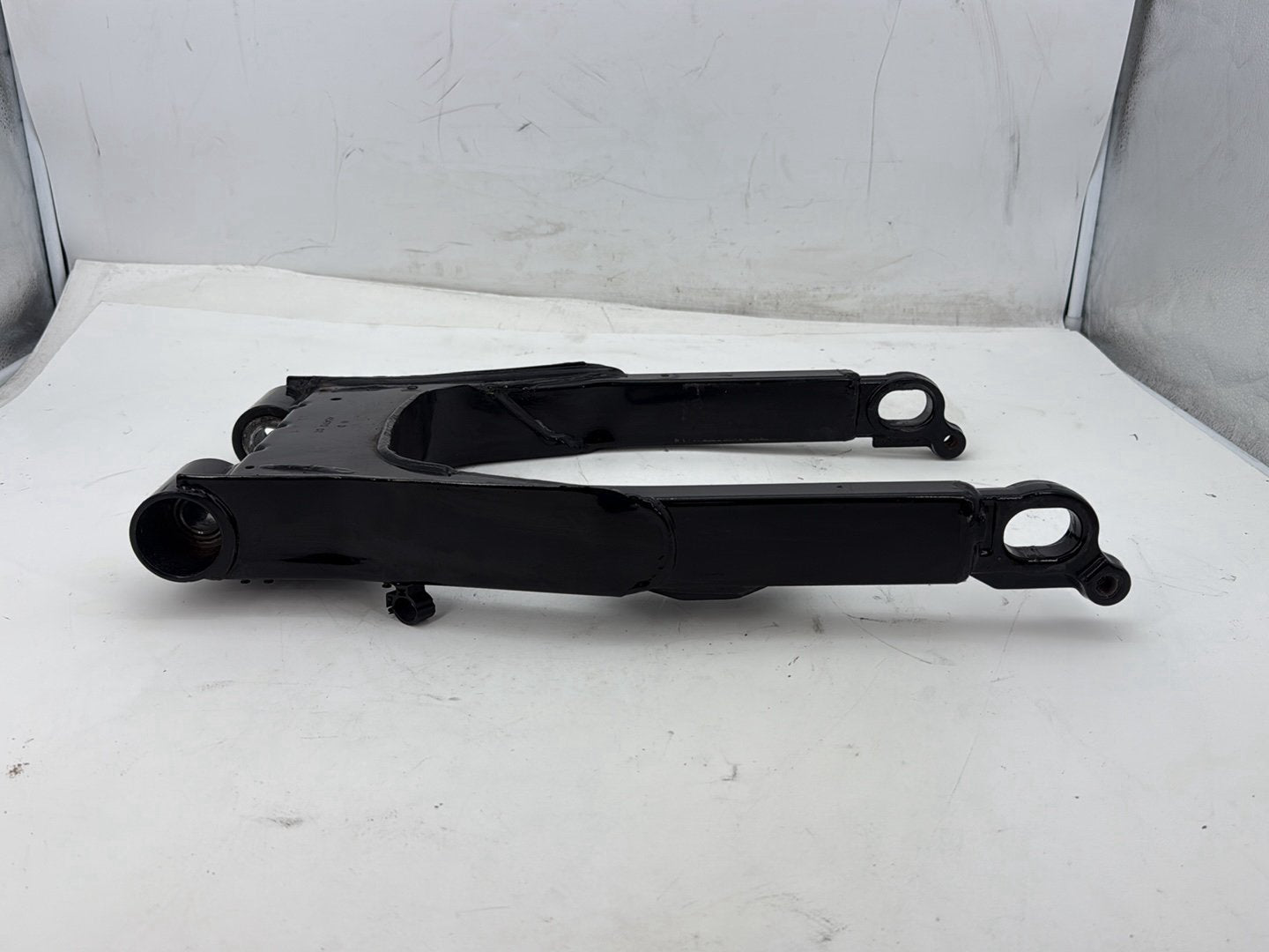 2006 Harley Road King Touring FLHRCI Classic OEM Rear Fork Swingarm Swing Arm