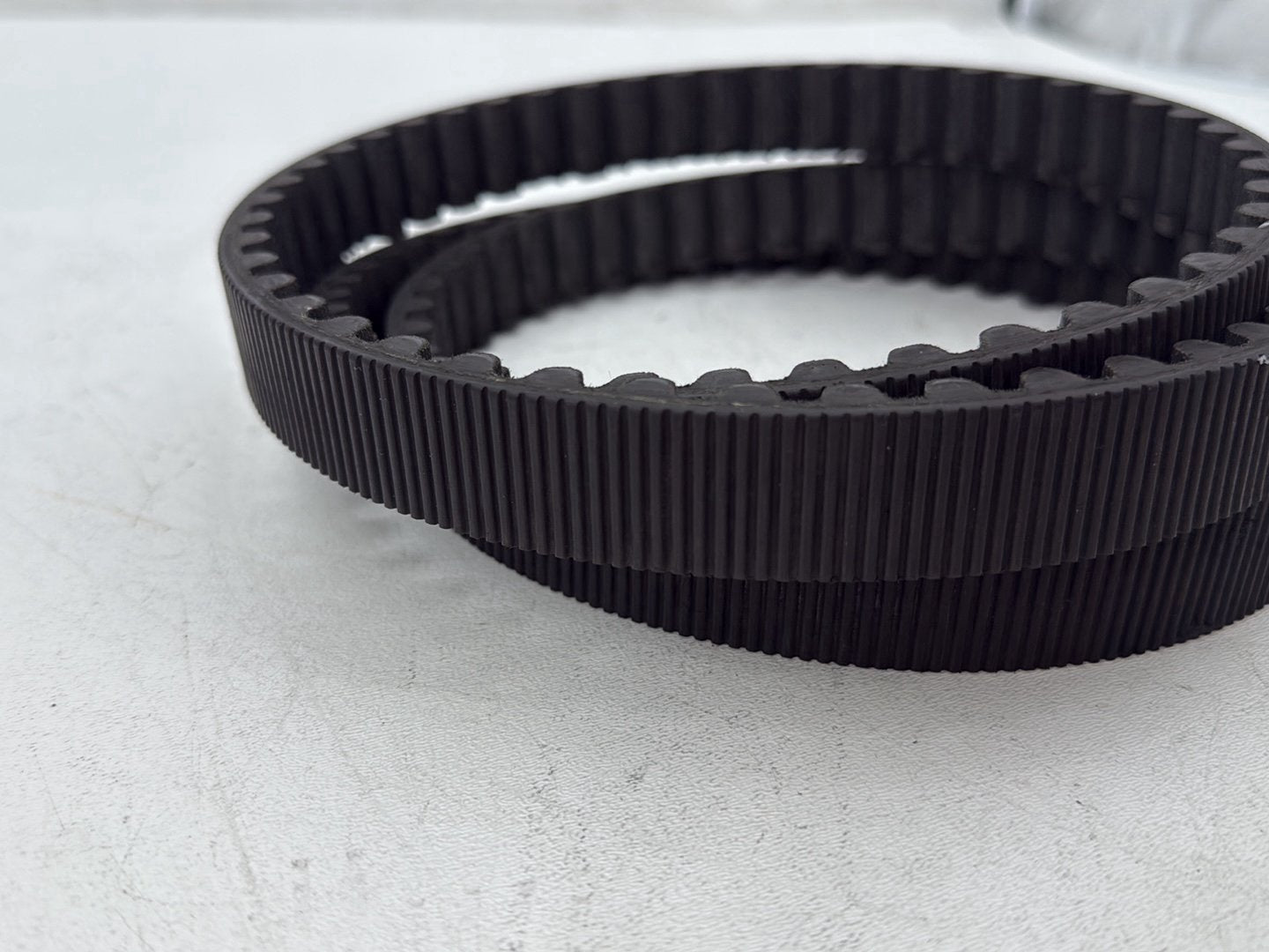 2007 Harley Street Glide Touring FLHX OEM Rear Drive Belt 137T 1"