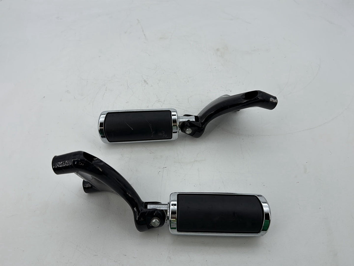 09 Harley Sportster XL1200C 1200 Passenger Left & Right Foot Pegs Willie G Skull