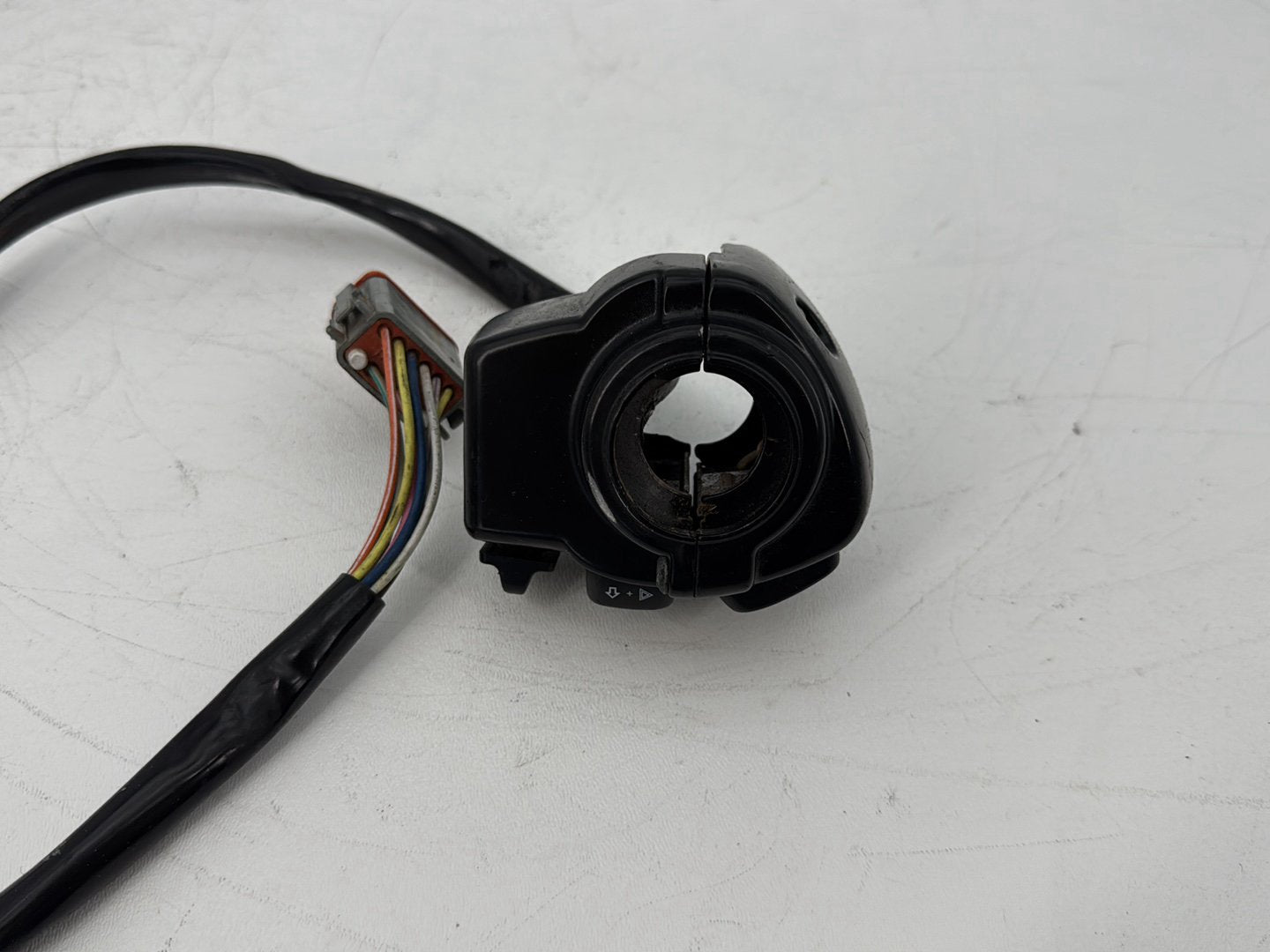 1999 - 2006 Harley-Davidson Touring Electra Glide Classic Left Turn Signal Headlight Switches Controls 71685-06A