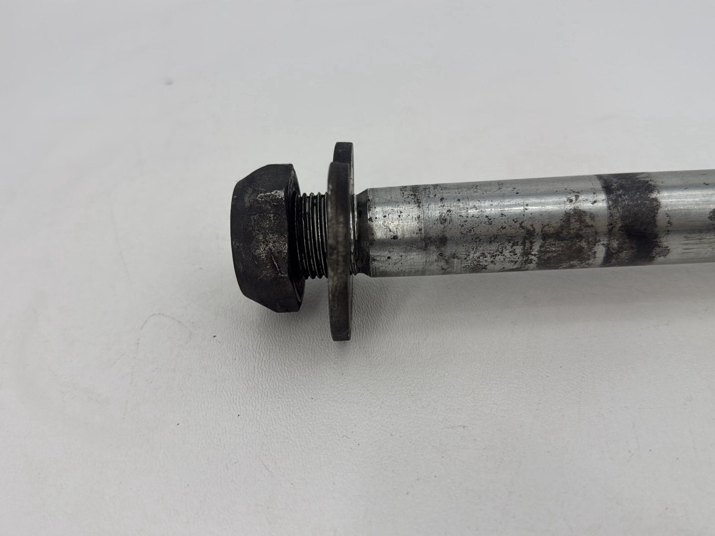 2007 - 2011 Harley-Davidson Touring Street Glide Rear Wheel Axle Bolt Shaft 41056-09
