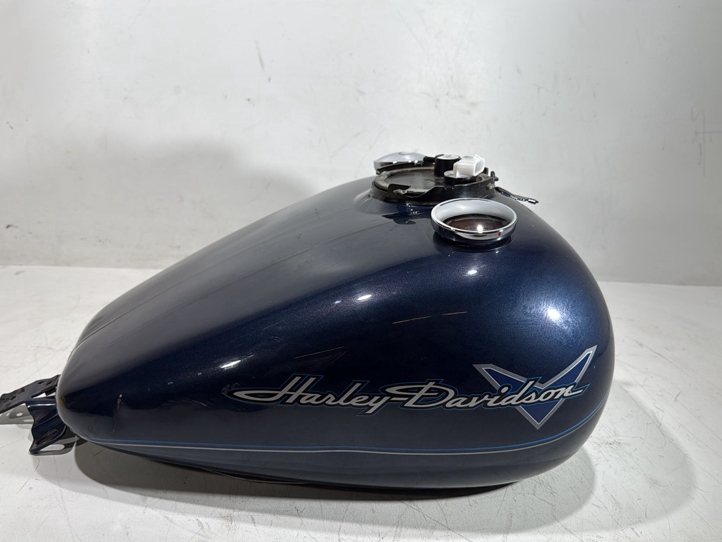 2008 Harley Road King Touring FLHR OEM Fuel Gas Tank Gasoline Reservoir