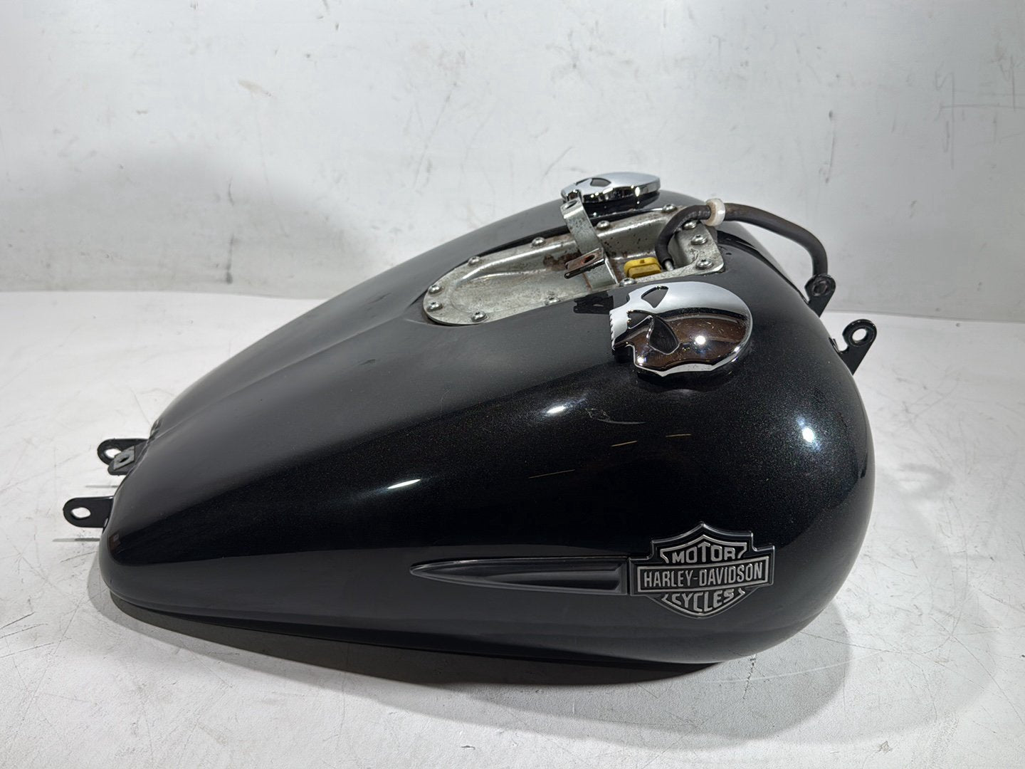 2008 Harley Dyna Fat Bob FXDF OEM Fuel Gas Tank Gasoline Reservoir