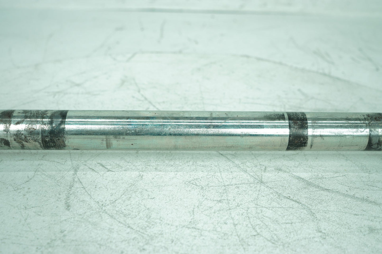 2007 - 2011 Harley-Davidson Touring Electra Glide Ultra Rear Wheel Axle Bolt Shaft 41056-09