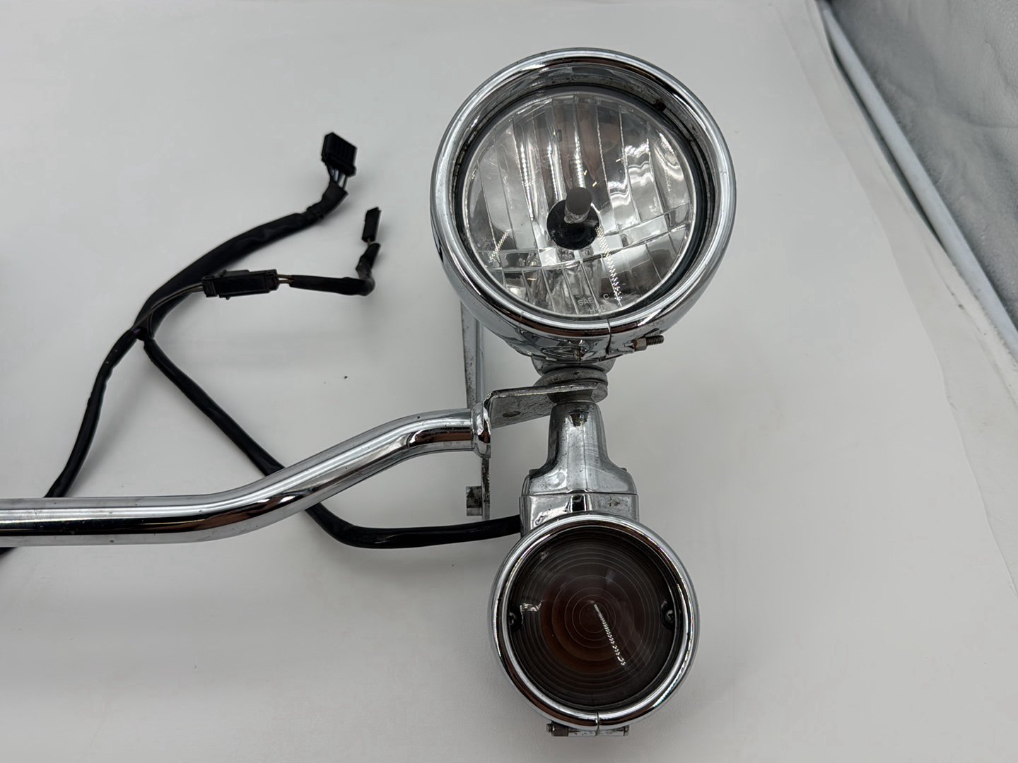 2007 Harley Softail Heritage Classic FLSTC OEM Front Turn Signal Indicators Aux Light Bar