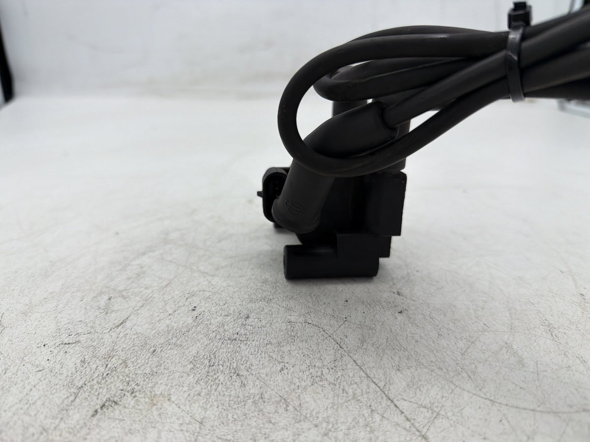 2013 Harley Street Glide Touring FLHX OEM Ignition Coil Spark Plugs Cable