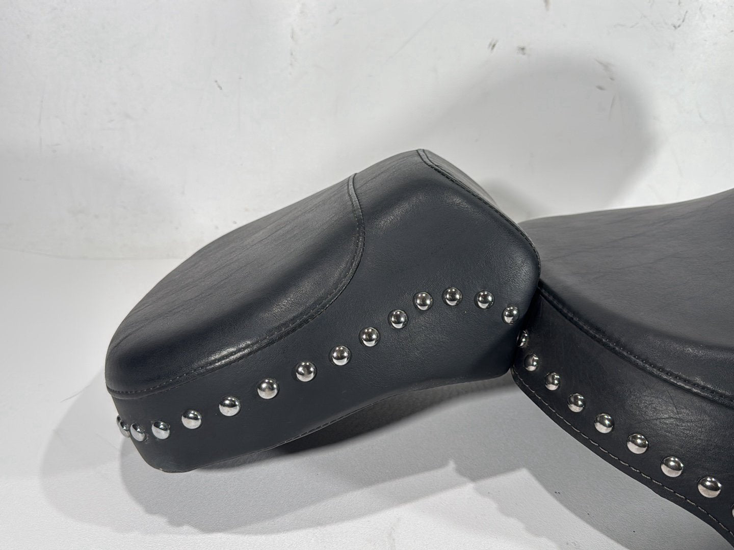 2004 Harley Softail FLSTC Heritage Classic OEM Passenger Rider Driver Seat Saddle