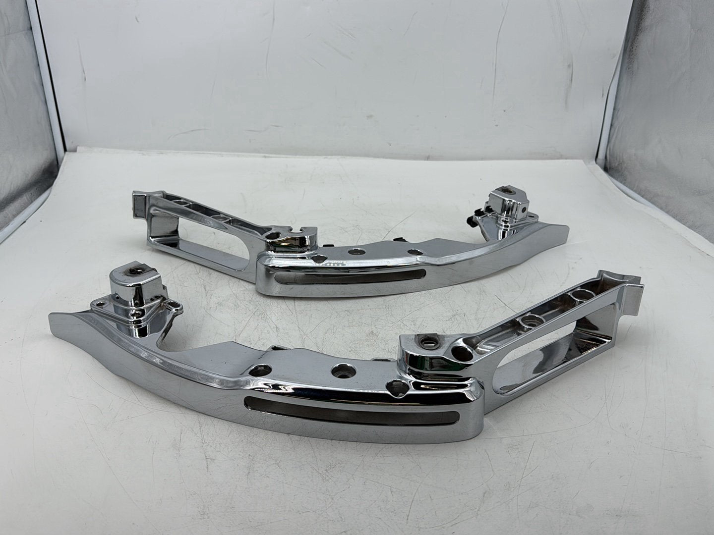 2014 Harley Street Glide Touring FLHXS OEM Left Right Saddlebag Fender Struts Brackets
