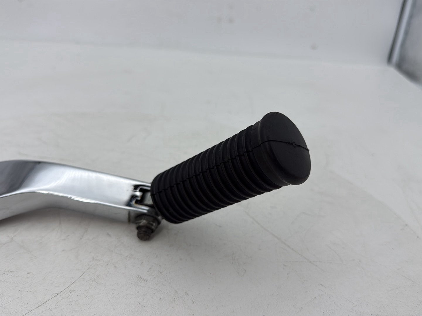 2007 - 2012 Harley-Davidson Dyna Super Glide Rear Passenger 1 Foot Peg Step Rest  	49224-06A