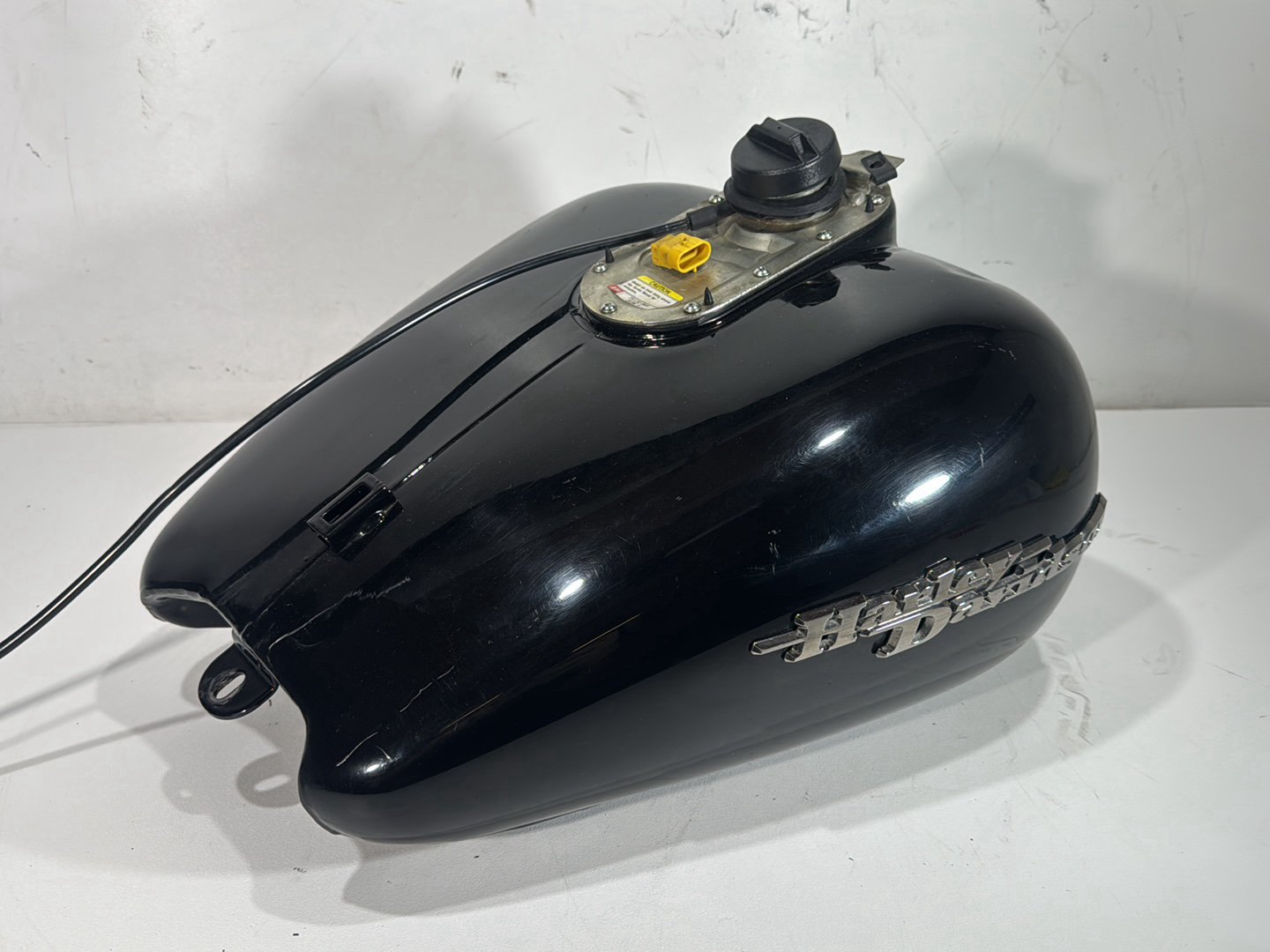 2007 Harley Street Glide Touring FLHX OEM Fuel Gas Tank Gasoline Reservoir