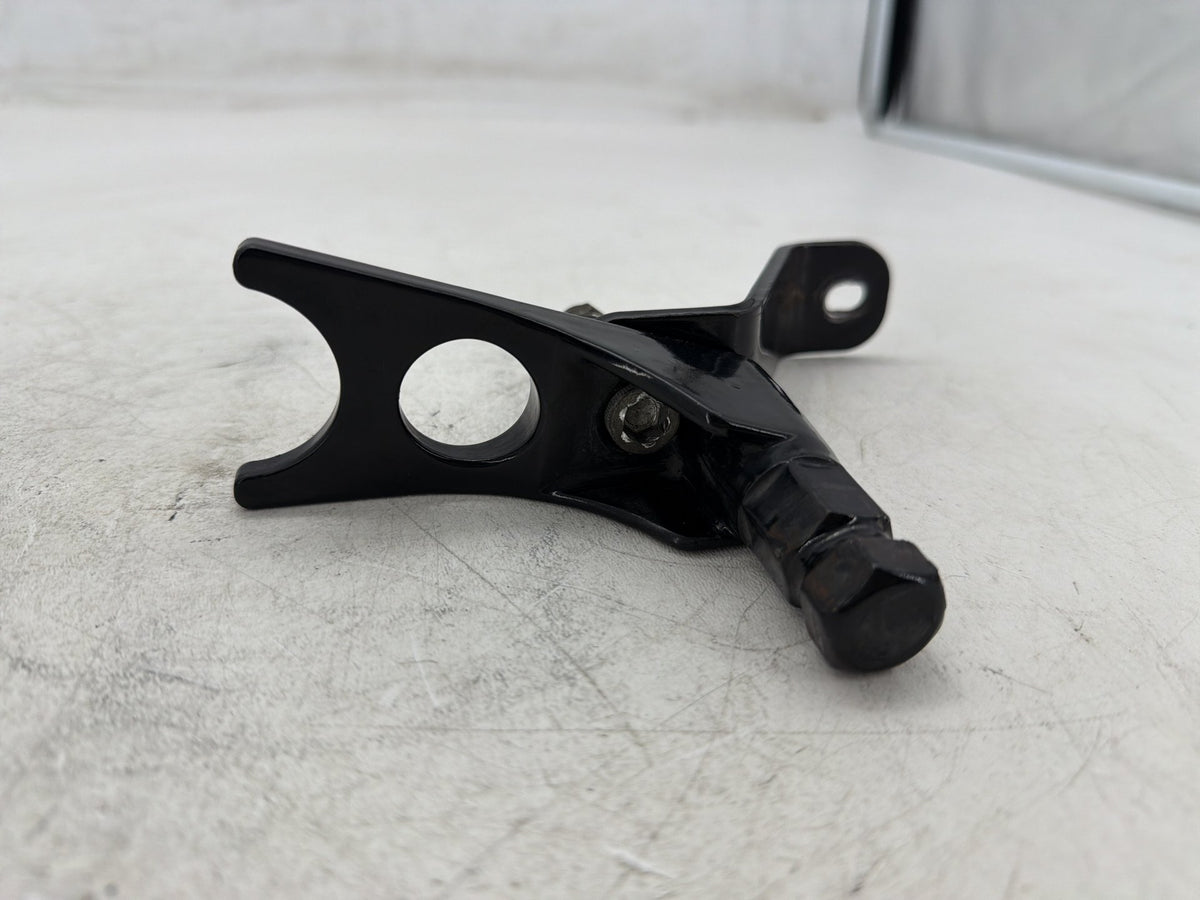 2001 Harley Heritage Softail Classic Left Right Driver Footpeg Bracket Mounts