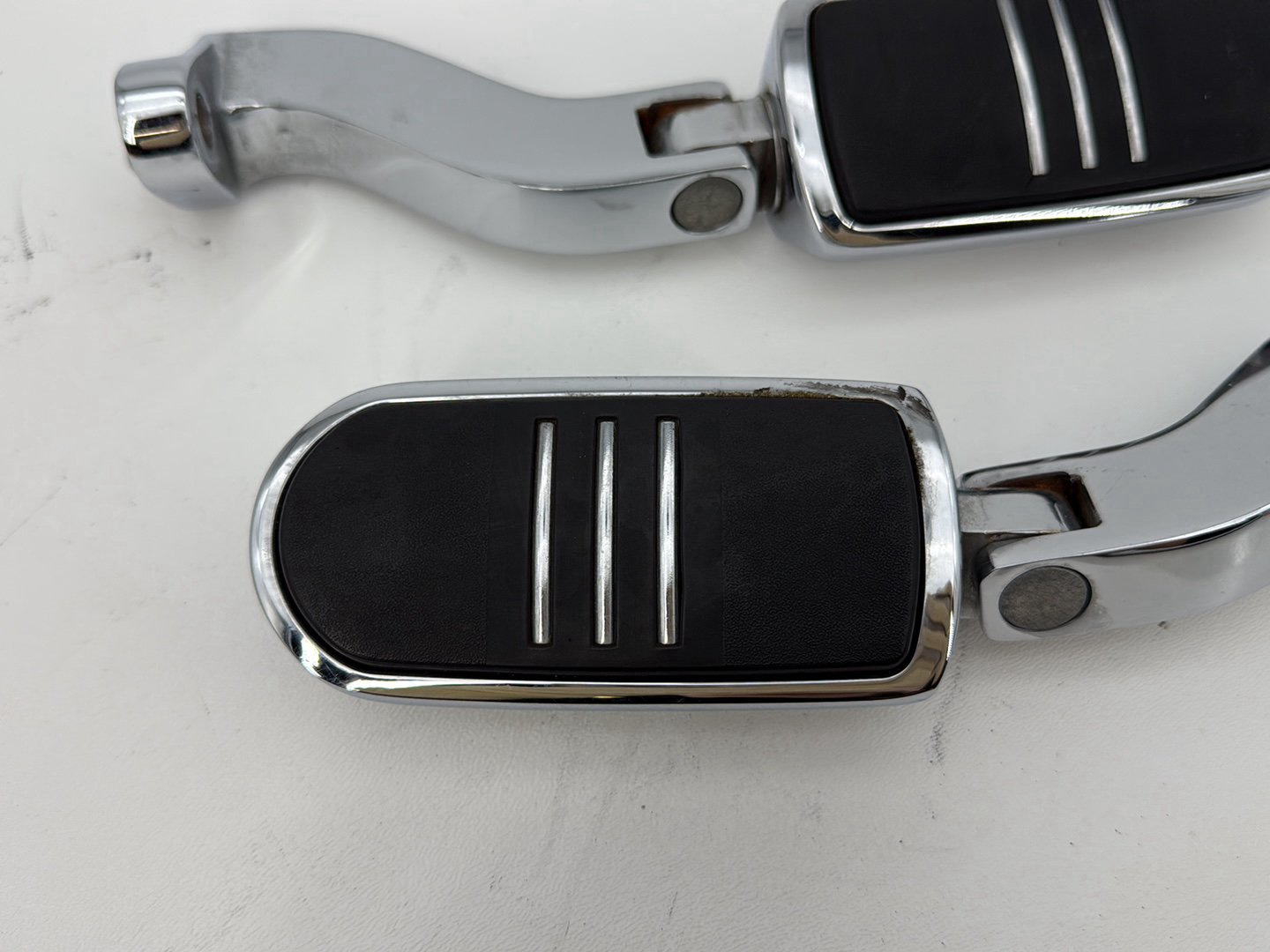 2007 - 2011 Harley-Davidson Touring Street Glide Passenger Left & Right Foot Pegs 50345-04