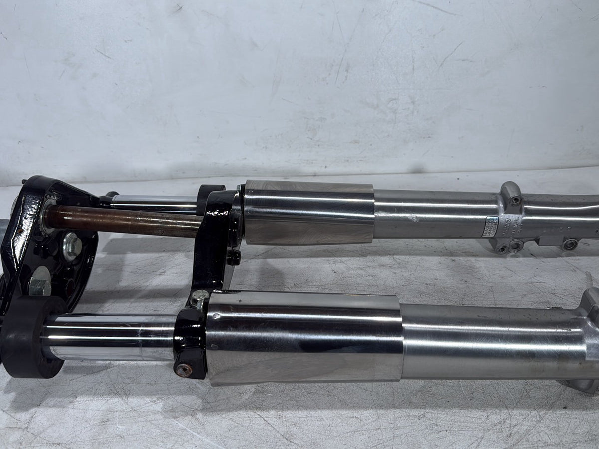 07 Harley Street Glide Touring OEM Front Triple Tree Set LH RH Fork Legs Sliders