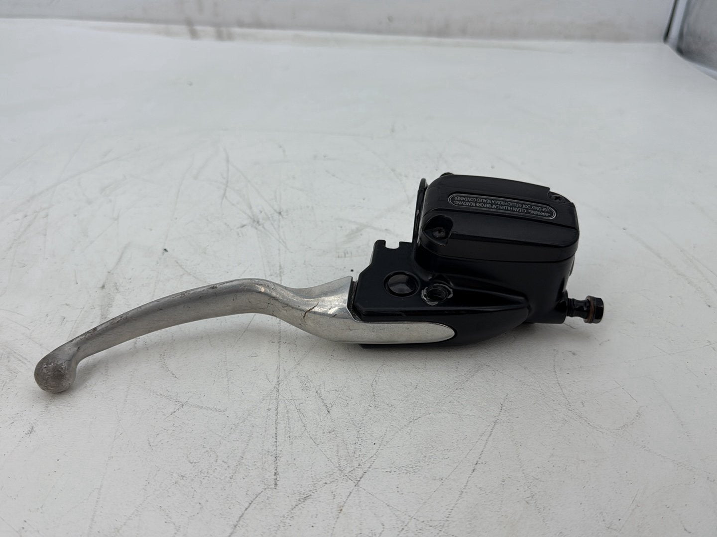 11 Harley Electra Glide Ultra FLHTK OEM Front Right Brake Lever Master Cylinder