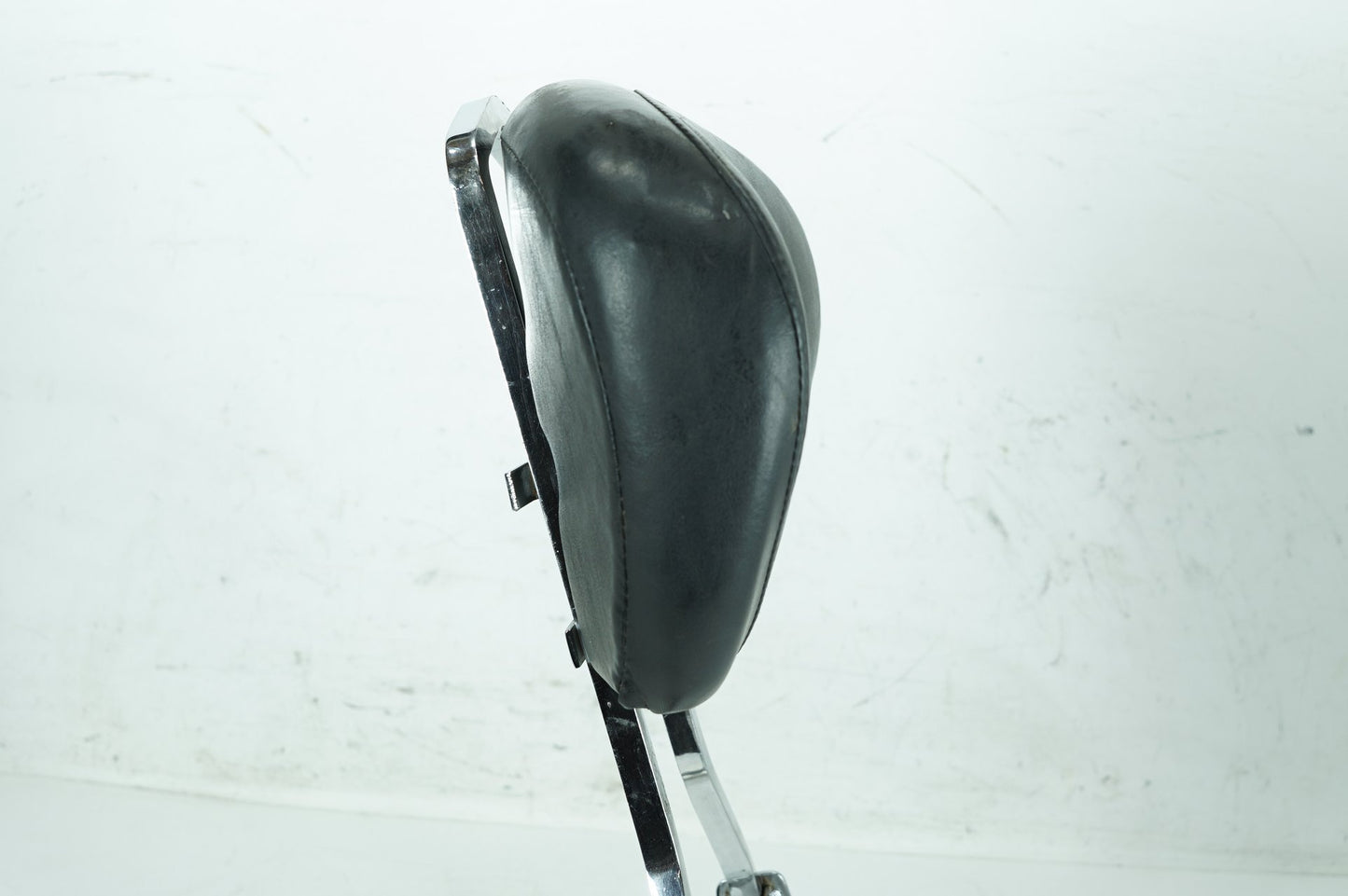 1999 - 2006 Harley-Davidson Softail Fat Boy Rear Sissy Bar w/ Backrest Cushion Pad  	52731-00