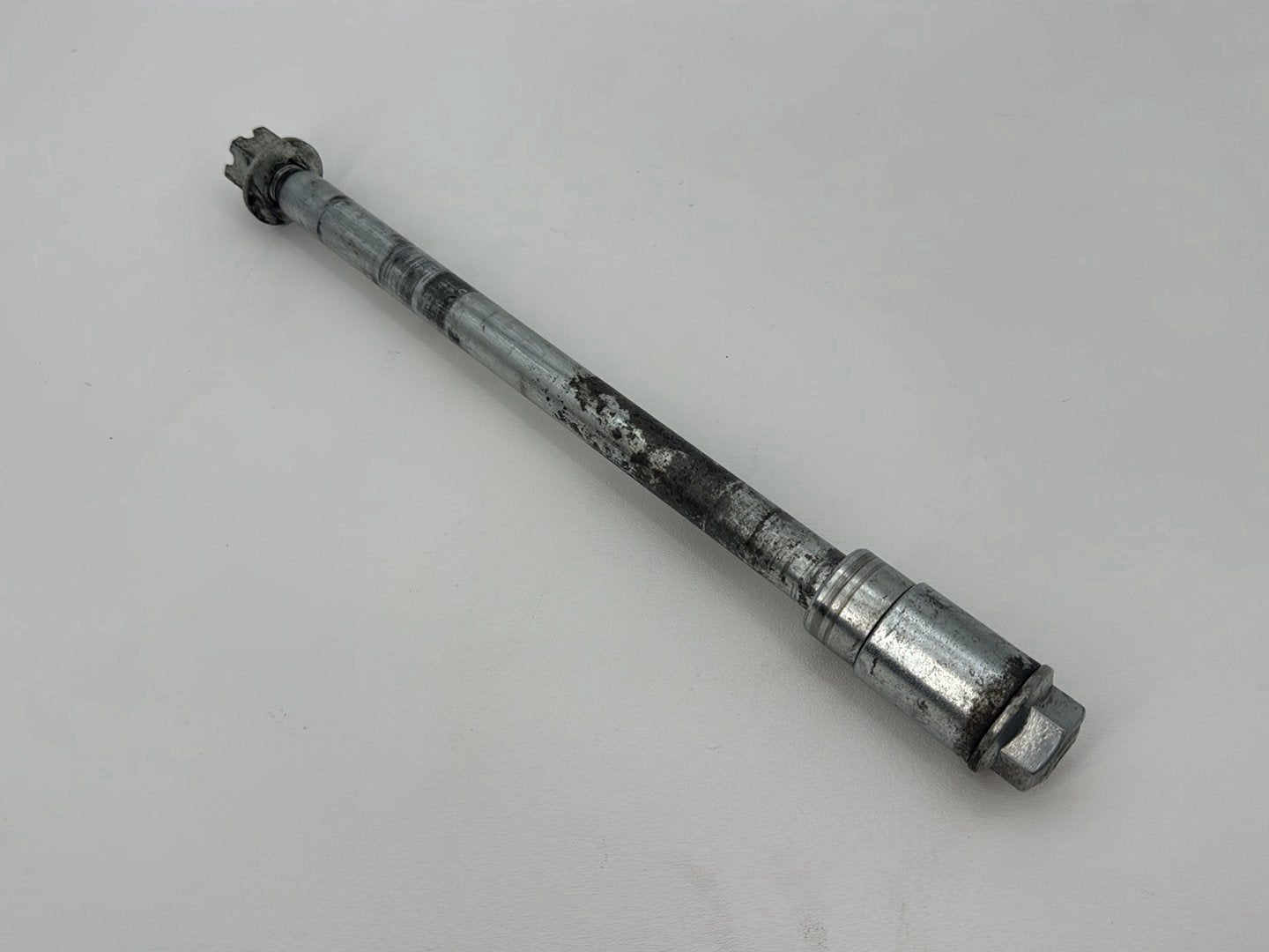 1999 - 2006 Harley-Davidson Dyna Wide Glide Rear Wheel Axle Bolt Shaft 41114-90