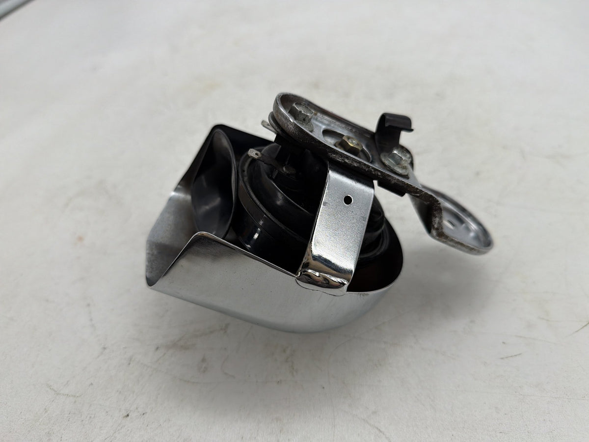 2001 Harley Softail Deuce FXSTD OEM Horn Signal Klaxon Chrome Cover 69012-93A