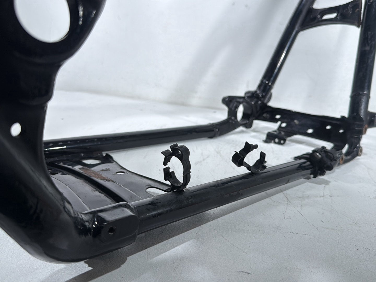 2018 Harley Electra Glide Touring Ultra Body Main Frame Chassis CLN CLR * BENT *
