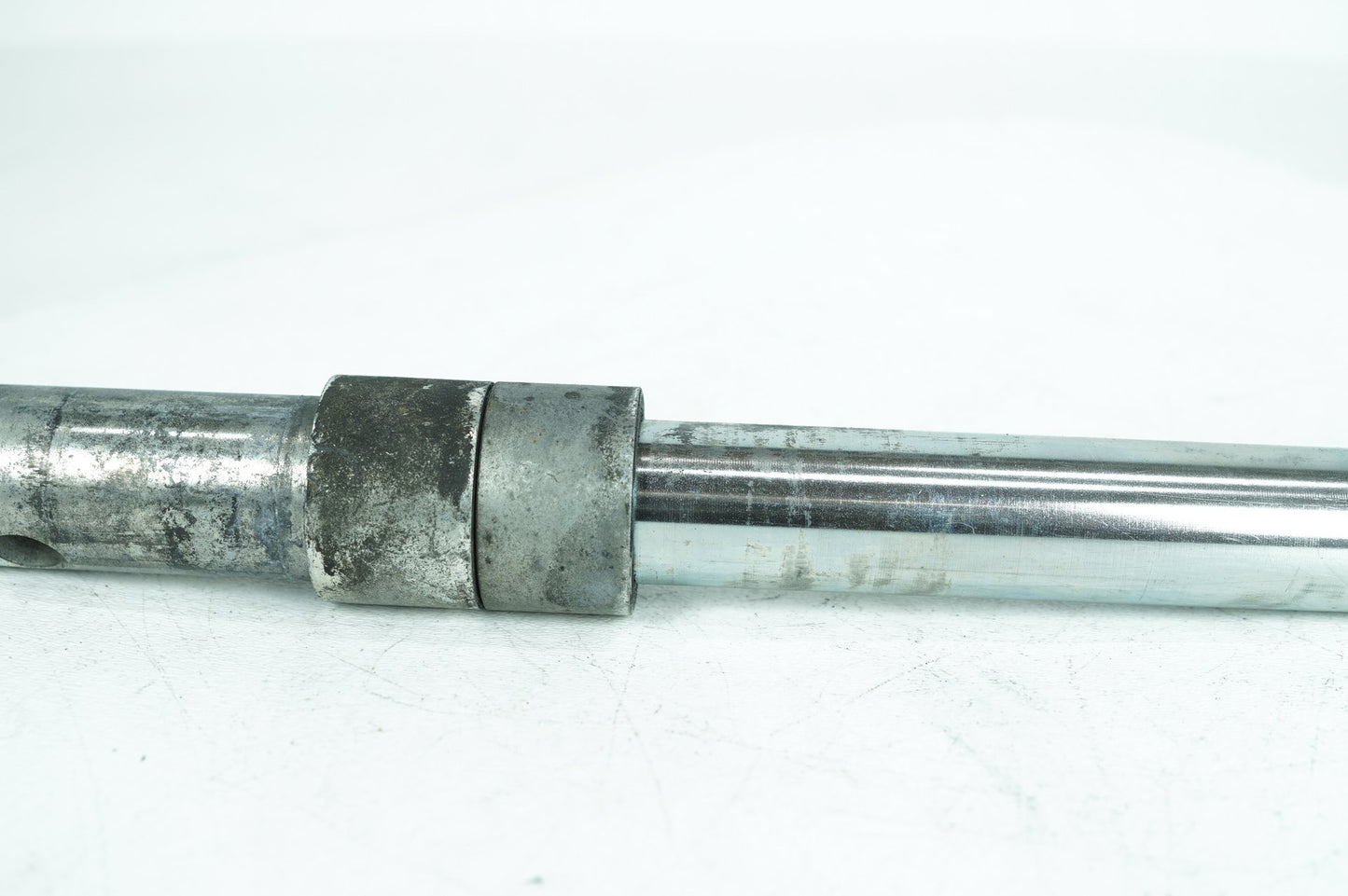 1999 - 2006 Harley-Davidson Touring Electra Glide Classic Front Wheel Axle Bolt Shaft  	43364-00