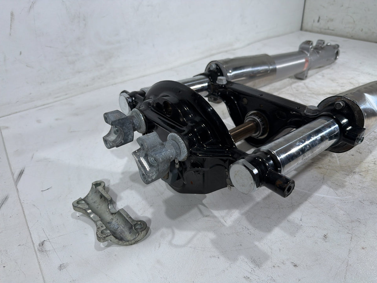 09 Harley Street Glide Touring OEM Front Triple Tree Set LH RH Fork Legs Sliders