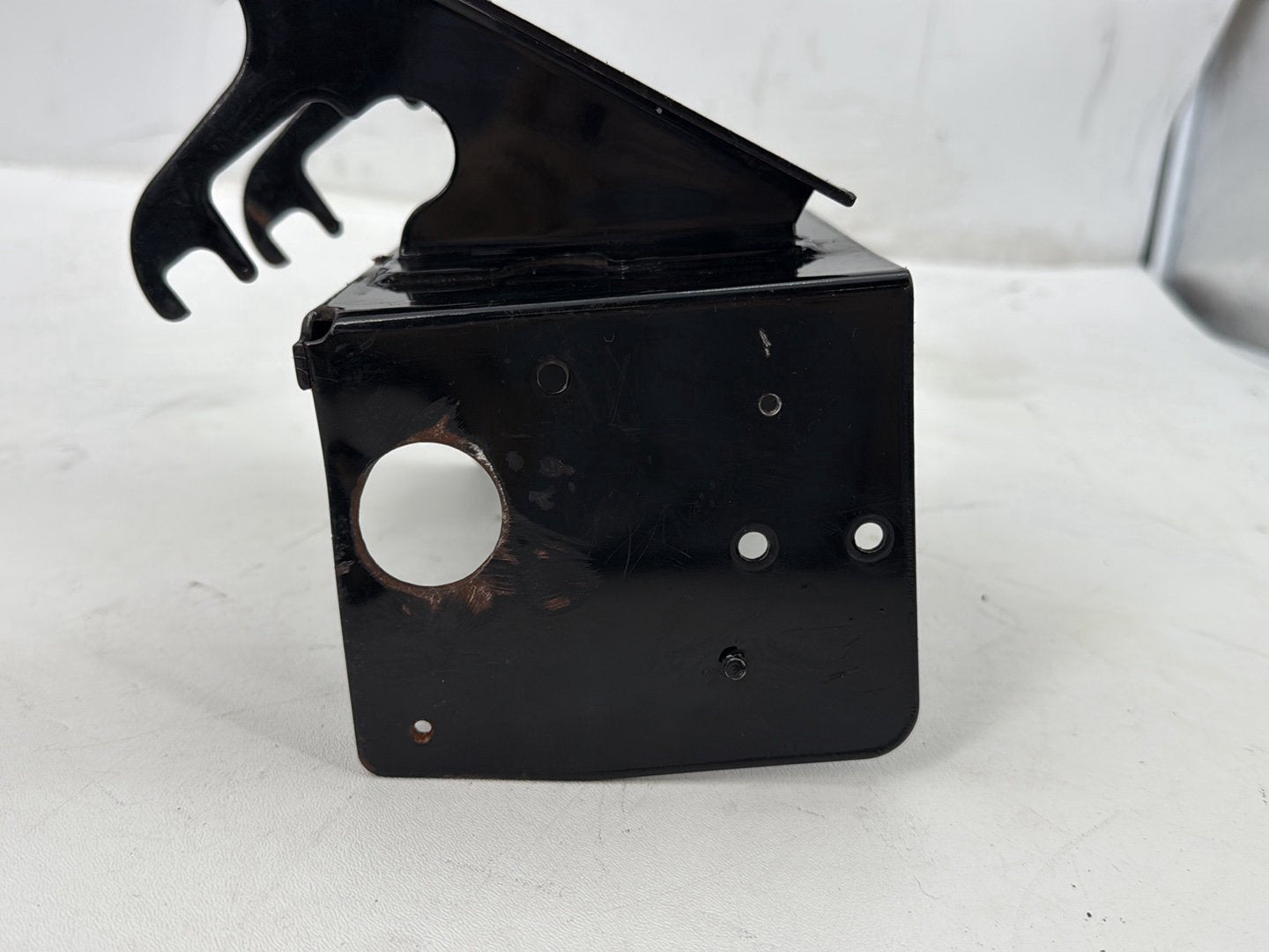 2005 Harley Road Glide Touring FLTRI OEM Inner Fairing Mount Support Bracket
