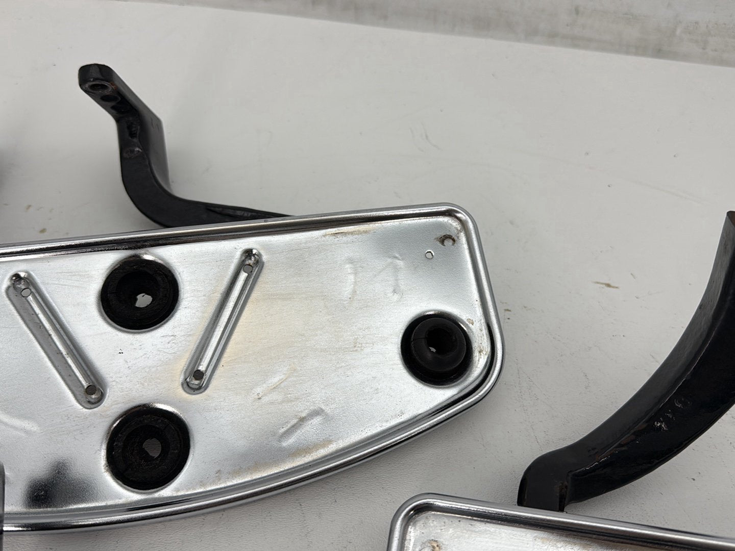 2003 Harley Electra Glide Touring Ultra FLHTCUI OEM Left Right Driver & Pass Floorboard Foot Rest
