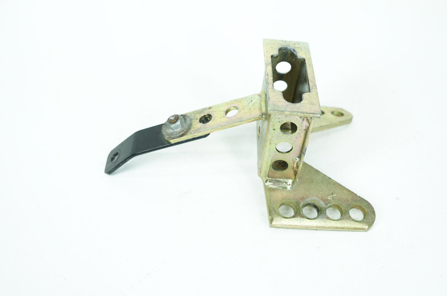 2005 Harley Touring FLHT Electra Glide OEM Seat Bracket Mount Support Mounting