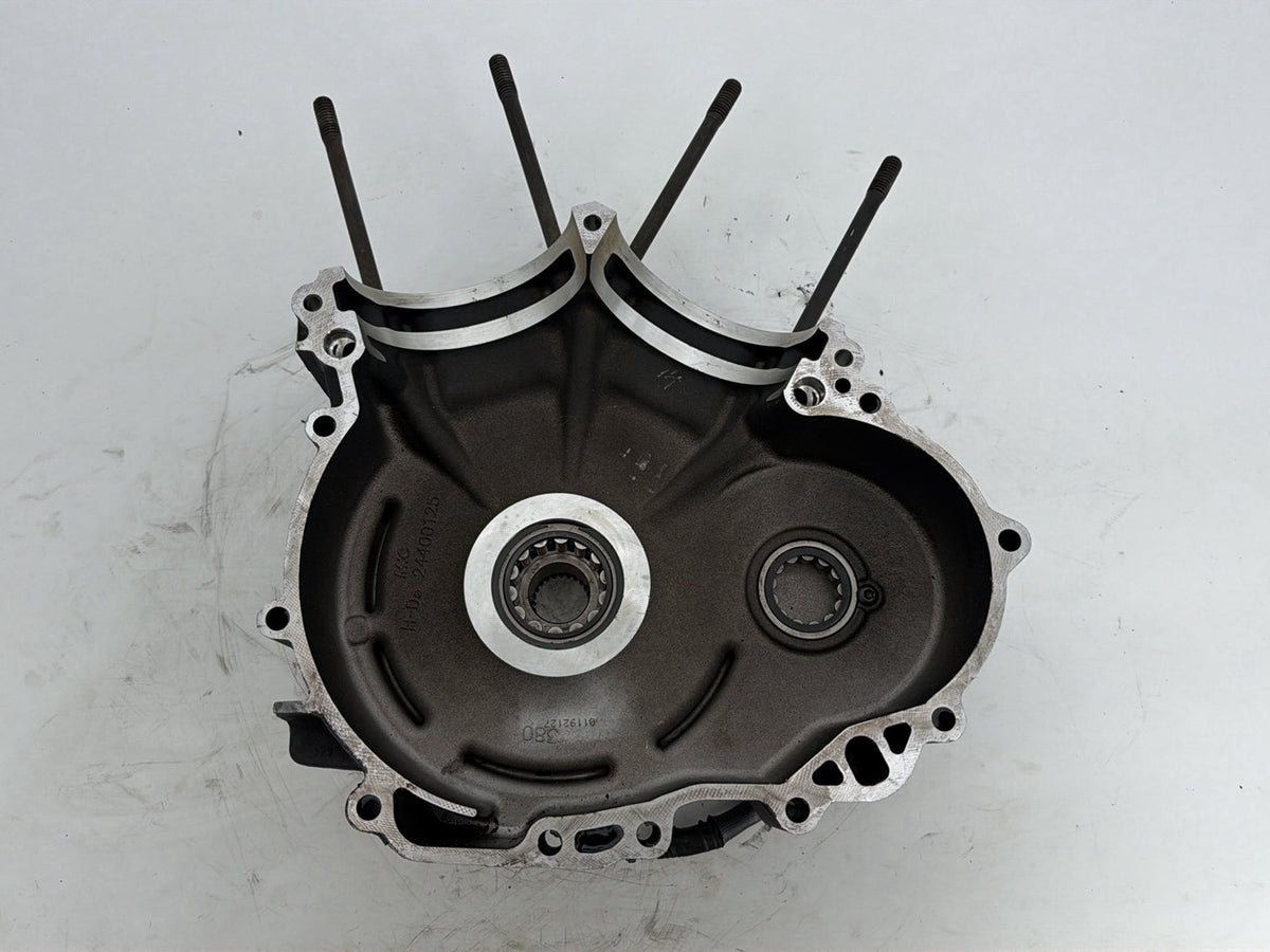 2019 Harley Touring FLHT Electra Glide OEM Crankcase Shaft Engine Motor Cover