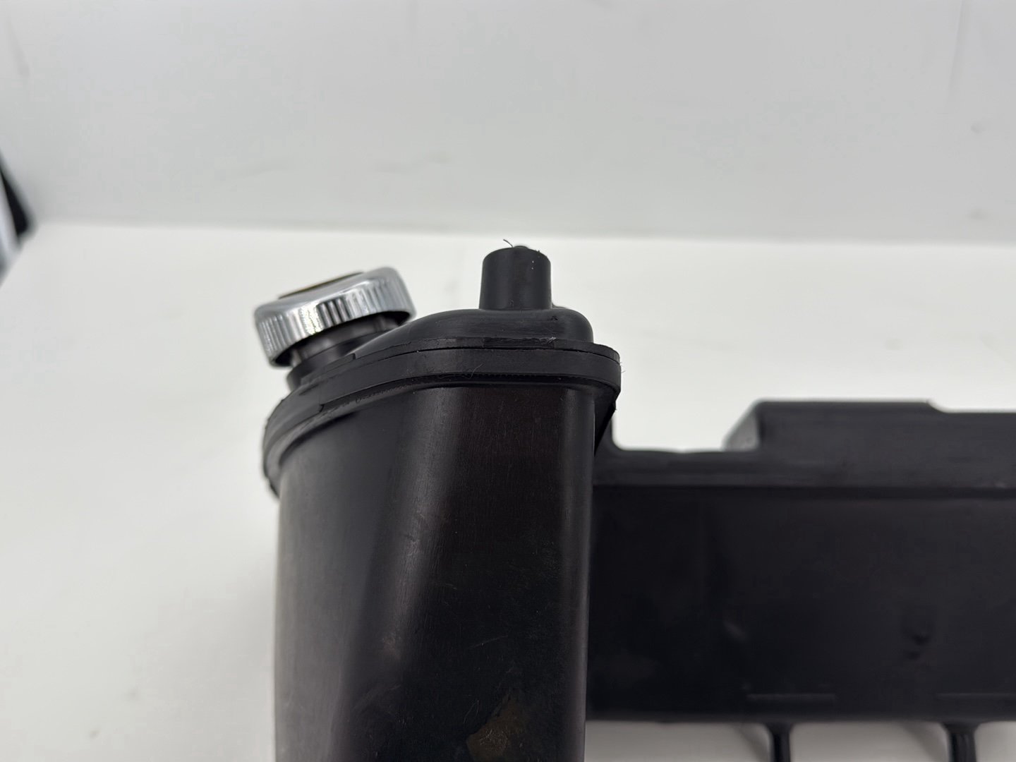 2009 Harley Sportster XL1200C 1200 Custom OEM Oil Tank Reservoir Bottle Canister & Dipstick