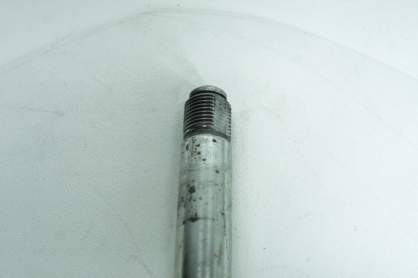 2012 - 2016 Harley-Davidson Touring Street Glide Rear Wheel Axle Bolt Shaft 41056-09