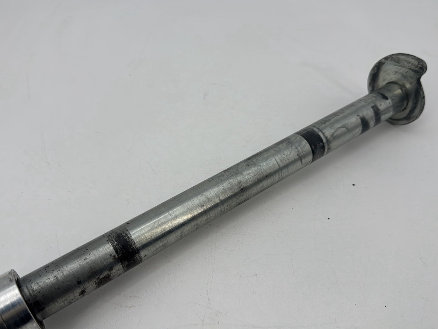 2007 - 2012 Harley-Davidson Touring Road Glide Rear Wheel Axle Bolt Shaft 	41056-09