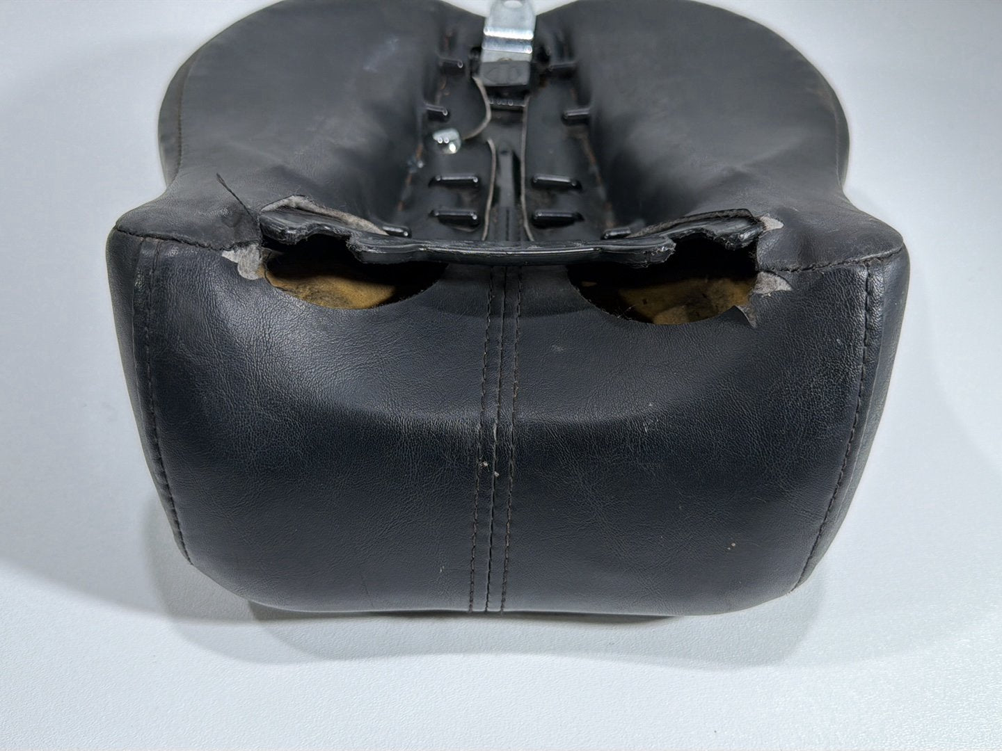 2011 Harley Heritage Softail Classic FLSTC OEM Rear Passenger Pillion Seat